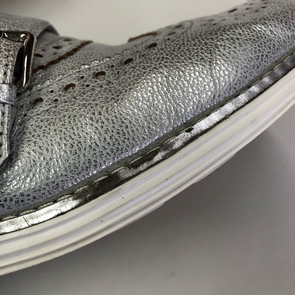 Cole Haan women’s silver wingtip Grand sneakers size 8-1/2 - Picture 10 of 12